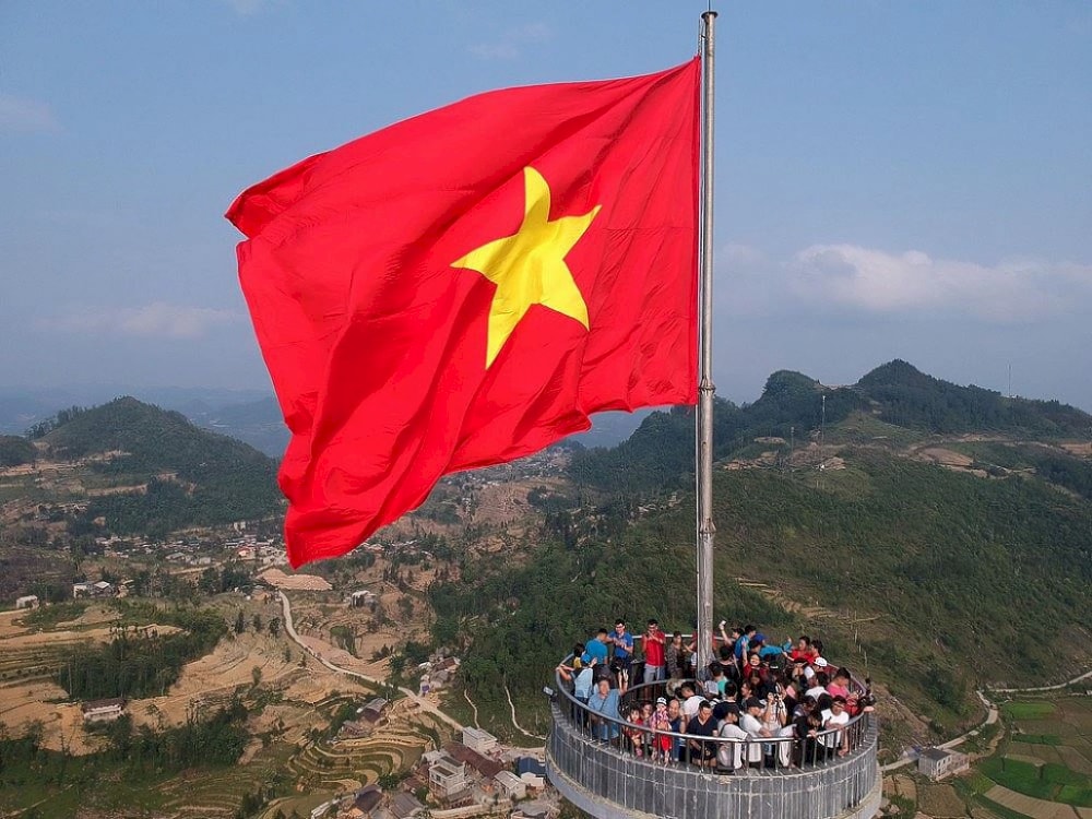 Visitors should explore the Lung Cu flagpole on a clear day